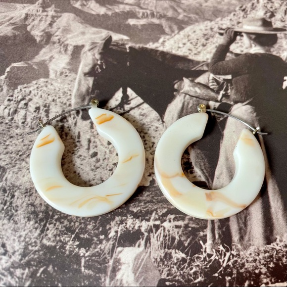 Tortoiseshell Hoops - Picture 2 of 3